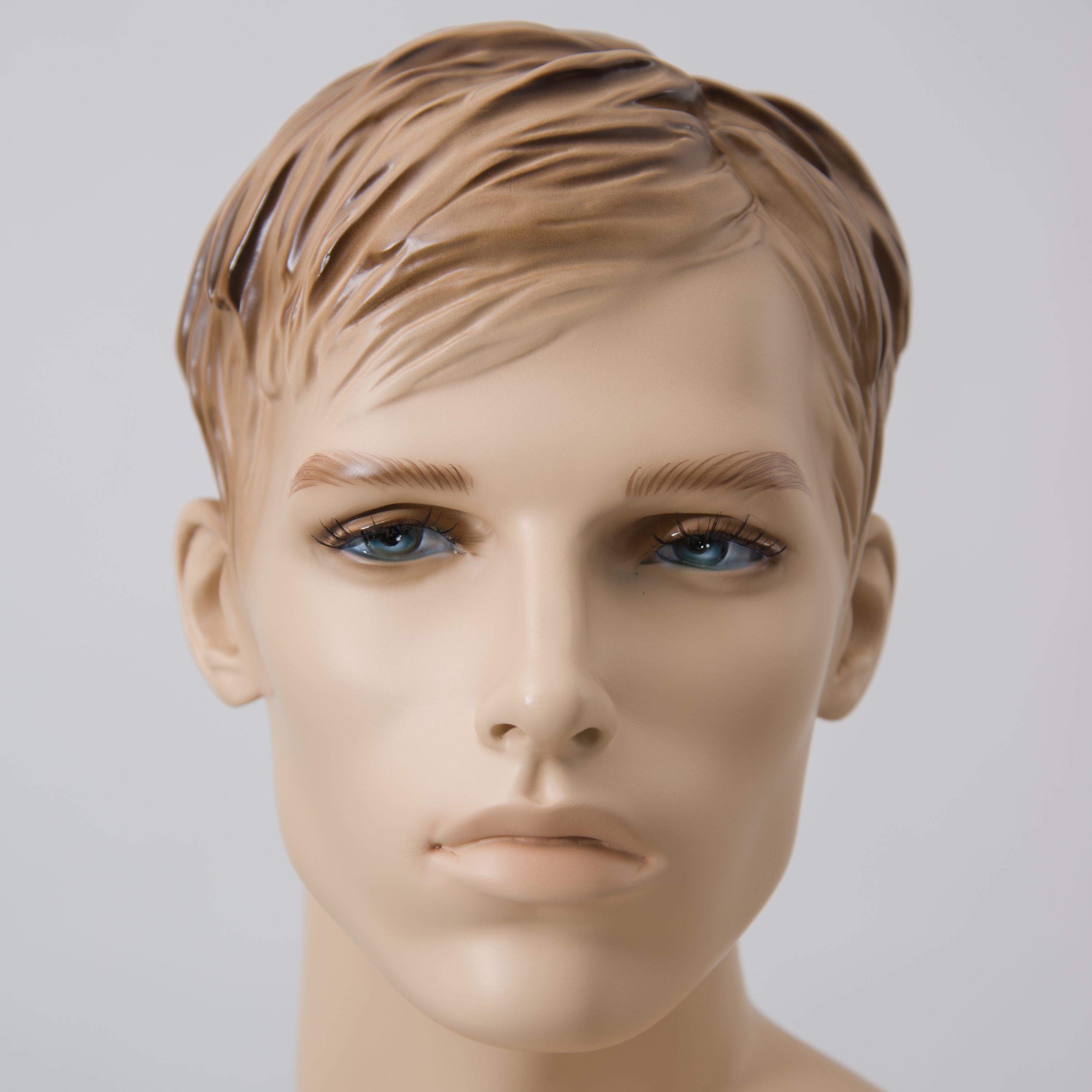 Schaufensterfigur EVO Herr, Konfektionsgröße 46, hautfarbe, mit modelliertem Haar, aus Fiberglas, inkl. Glasstandplatte rund 38cm