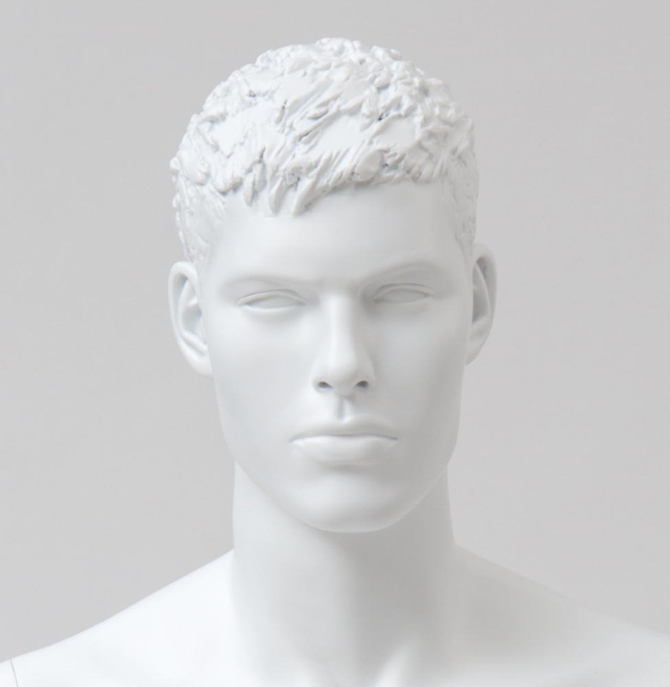 Schaufensterfigur MOS Herr, Konfektionsgröße 46, weiß, mit modelliertem Haar, aus Fiberglas, inkl. Standplatte verchromt