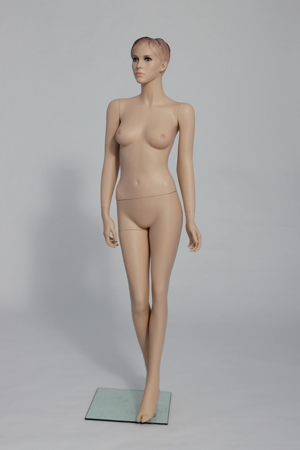 VERMIETUNG Schaufensterfigur Evo Dame, Konfektionsgröße 36, hautfarbe mit Make-up, mit modelliertem Haar, inkl. Standplatte 